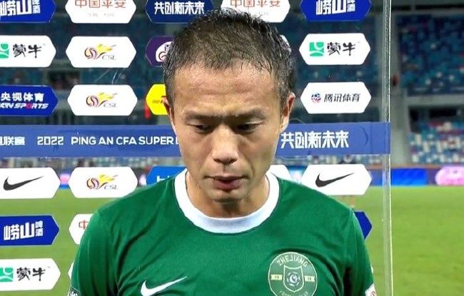 首节开打绿军首发五人组几乎轮番开火打的骑士毫无脾气，他们开局对攻迅速抢占先机并在后半段依靠连续三分取得9分领先；骑士方面进攻端打的不够明确，靠着米切尔的连续砍分才得以咬住比分。